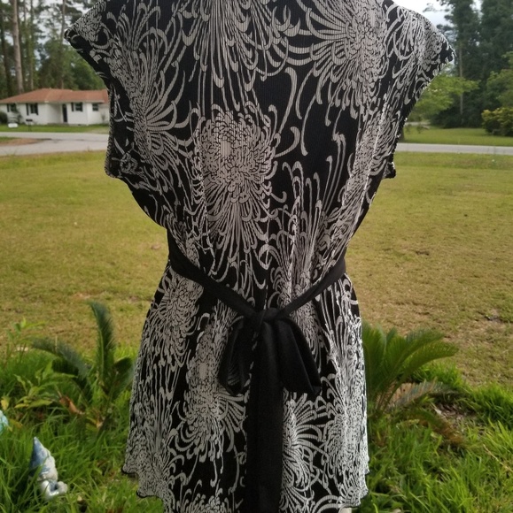 3/$15💞HOST-PICK💞 Super Cute Cato Top! - Picture 2 of 5